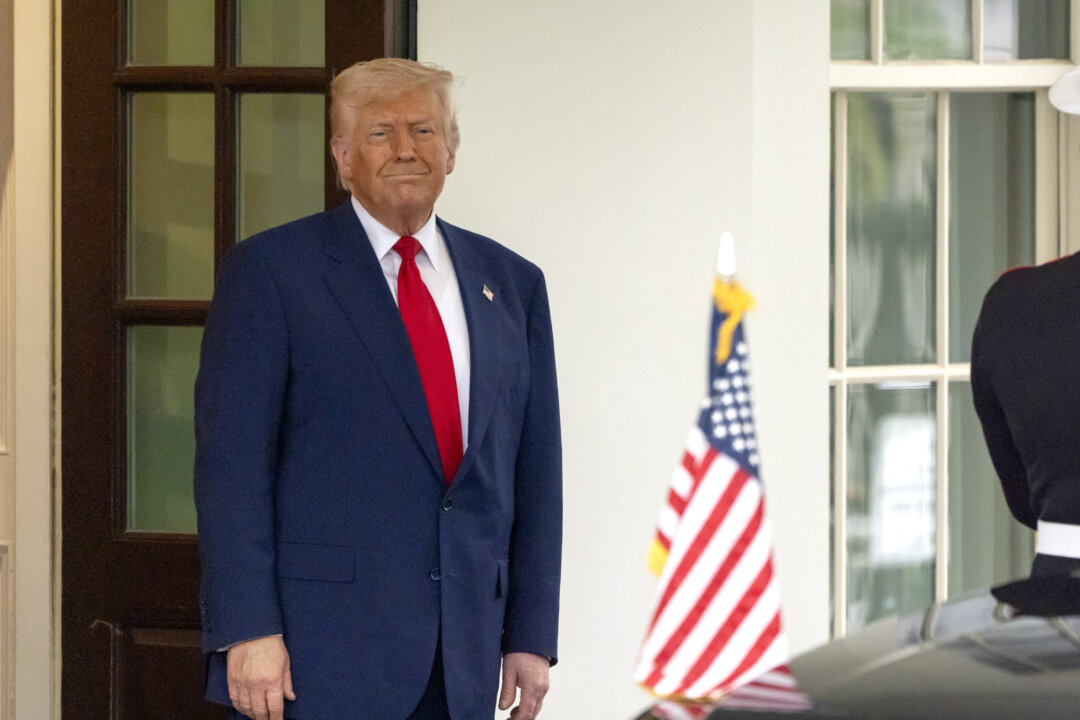 Trump Says China ‘Badly’ Wants to Strike a Deal but Doesn’t Know How to Start Talks