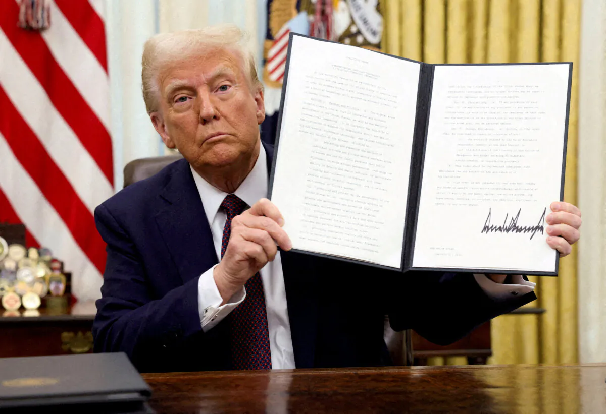 President Donald Trump holds a signed executive order on cryptocurrencies in the Oval Office of the White House in Washington on Jan. 23, 2025. (REUTERS/Kevin Lamarque)