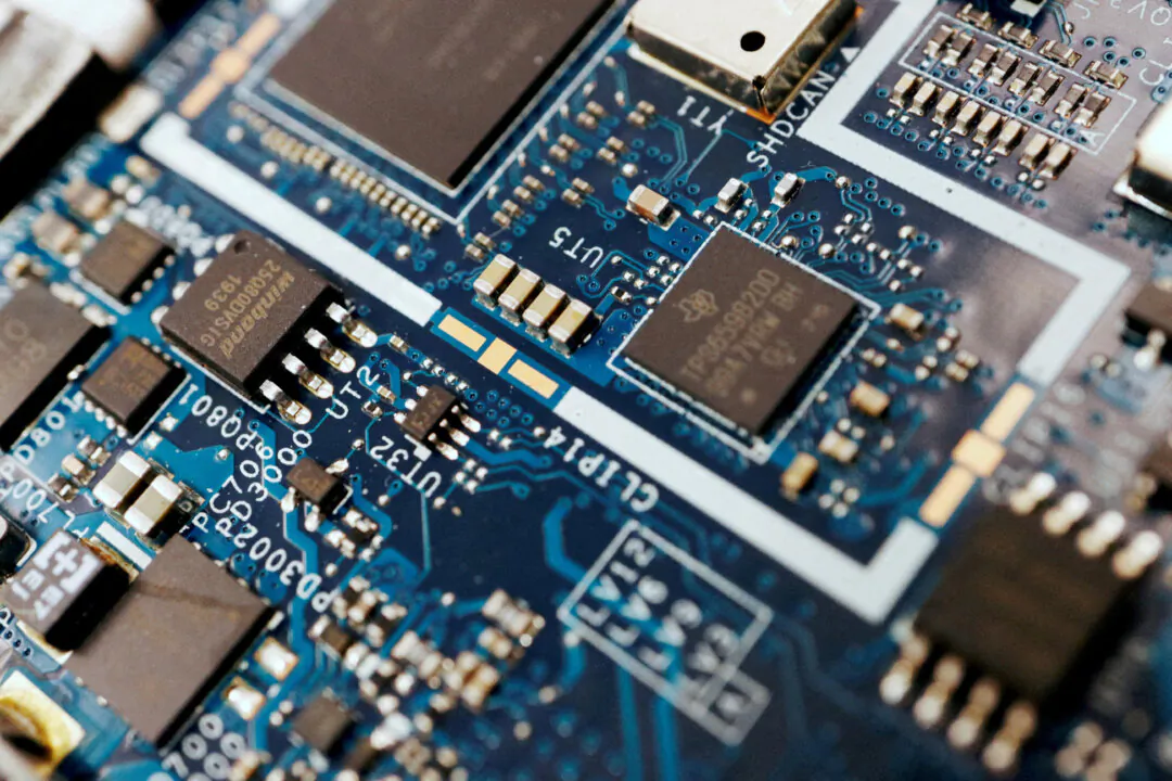 Semiconductor chips are seen on a circuit board of a computer in this illustration picture taken Feb. 25, 2022. (Florence Lo /Illustration/File Photo /Reuters)