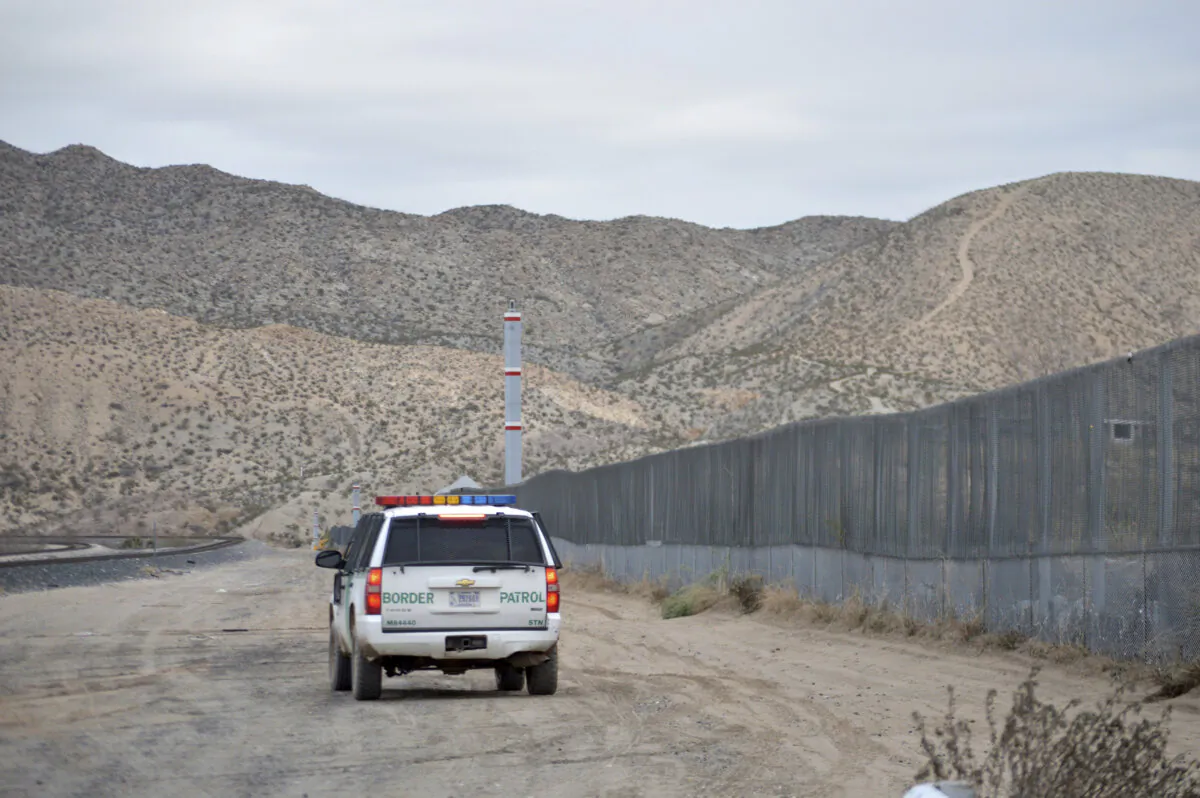 A U.S. Border Patrol agent patrols Sunland Park along the U.S.–Mexico border next to Ciudad Juarez in New Mexico on Jan. 4, 2016. (Russell Contreras/AP Photo)