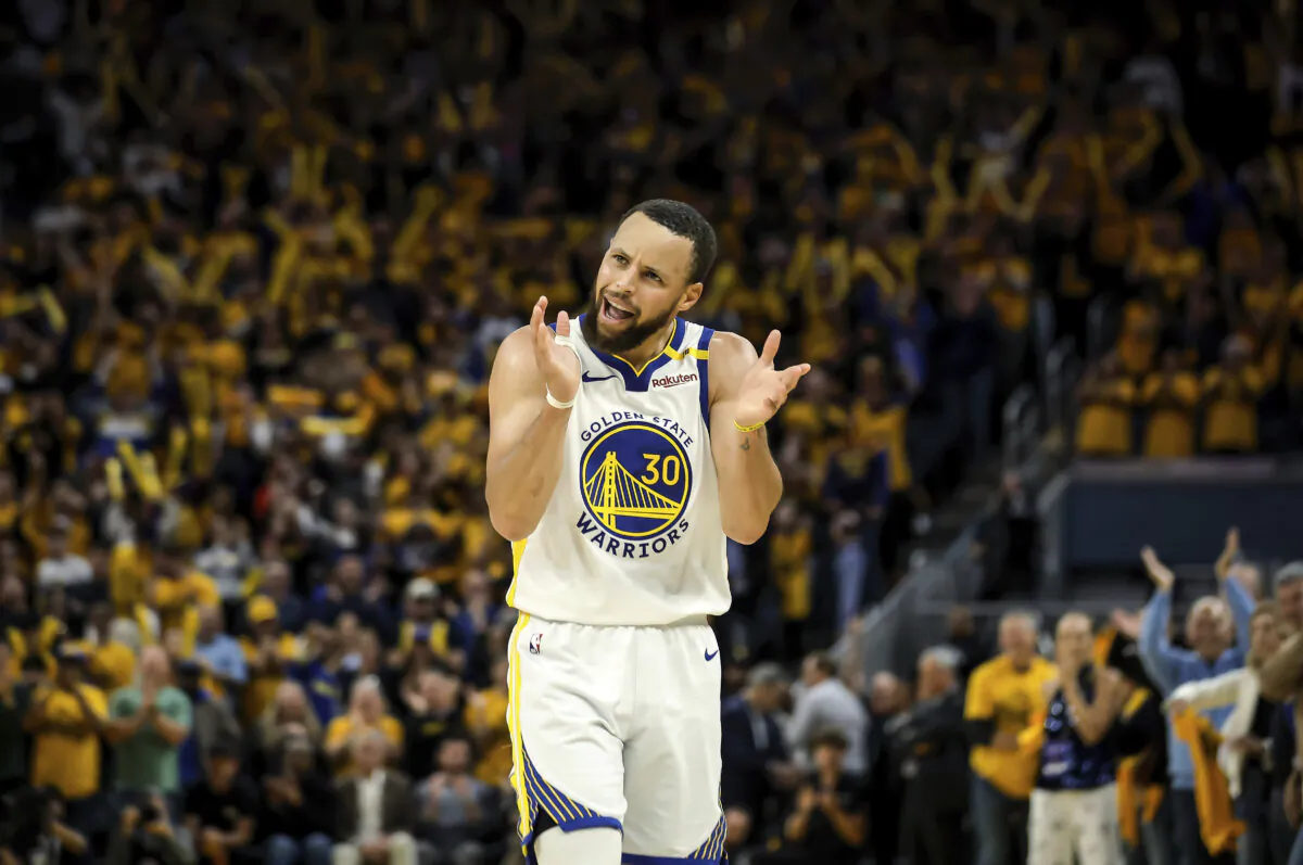 Golden State Warriors' Stephen Curry (30) claps and urges on the crowd in the second half of an NBA play-in tournament basketball game against the Memphis Grizzlies in San Francisco, on Tuesday, April 15, 2025. (Carlos Avila Gonzalez/San Francisco Chronicle via AP)