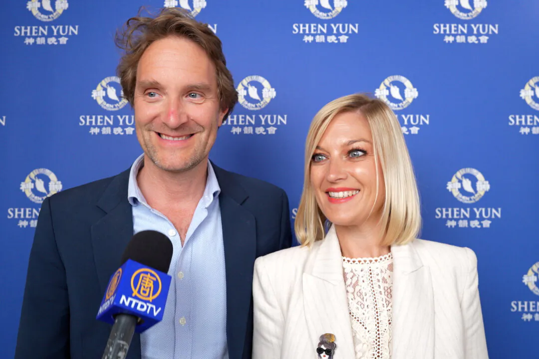 Frédéric Étienne and Marion Tourbier enjoyed Shen Yun at the Palais des Congrès in Paris on April 30, 2025. (NTD)