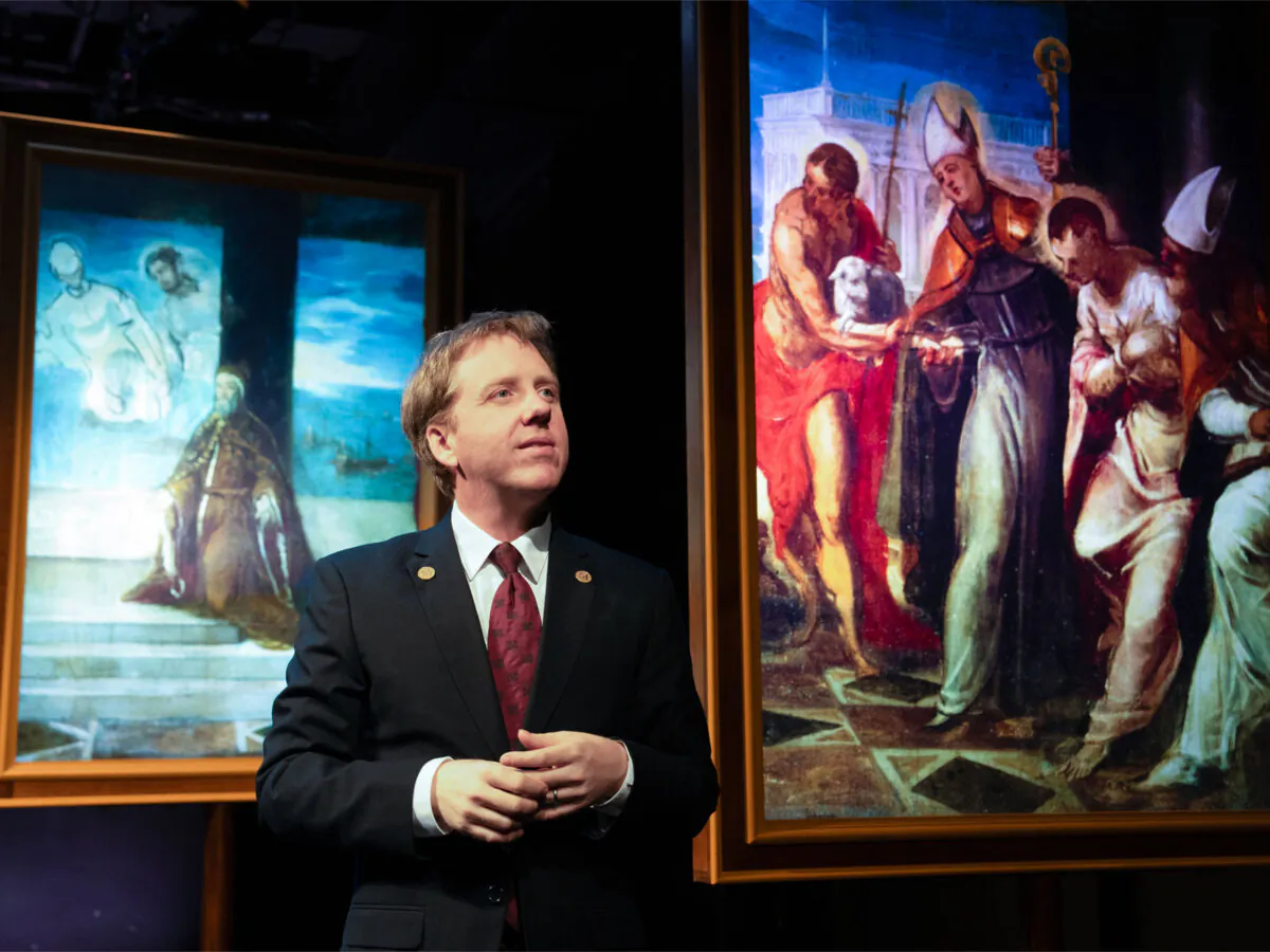 Patrick Bringley takes audience members on a journey through the life of a guard at the Metropolitan Museum of Art. (Joan Marcus)