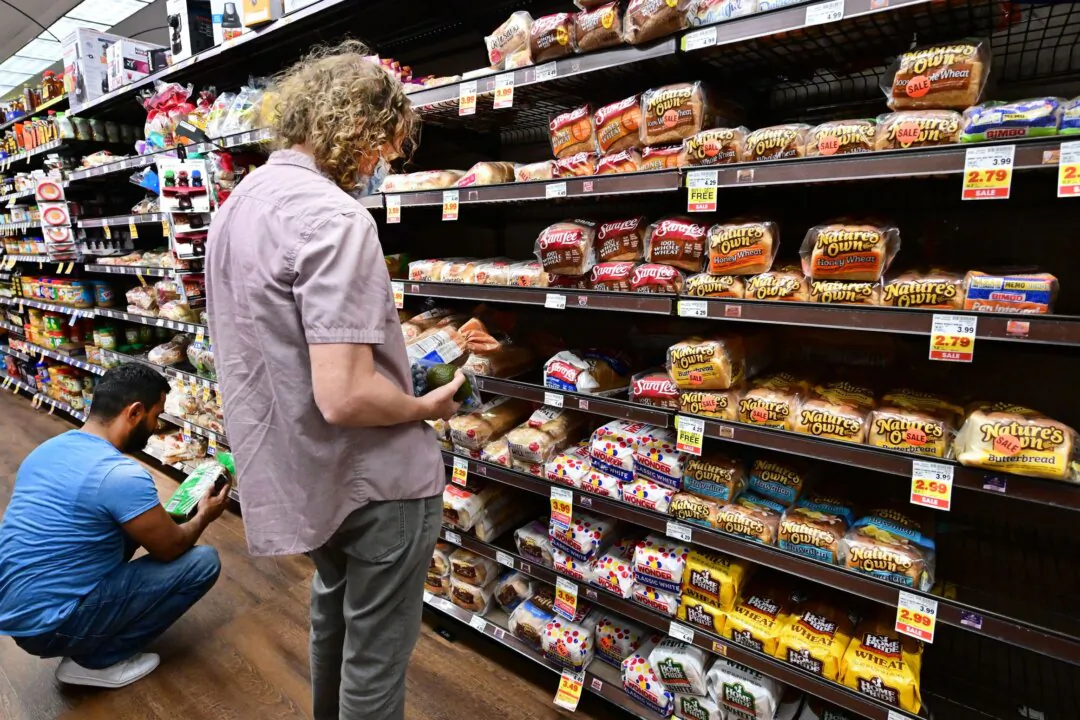 People shop for bread at a supermarket in Monterey Park, Calif., on Oct. 19, 2022. (Frederic J. Brown/AFP via Getty Images)