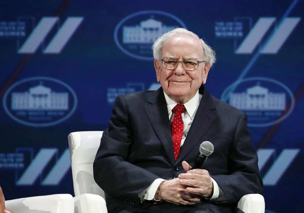Warren Buffett participates in a discussion during the White House Summit on the United State Of Women in Washington, on June 14, 2016. (Alex Wong/Getty Images)