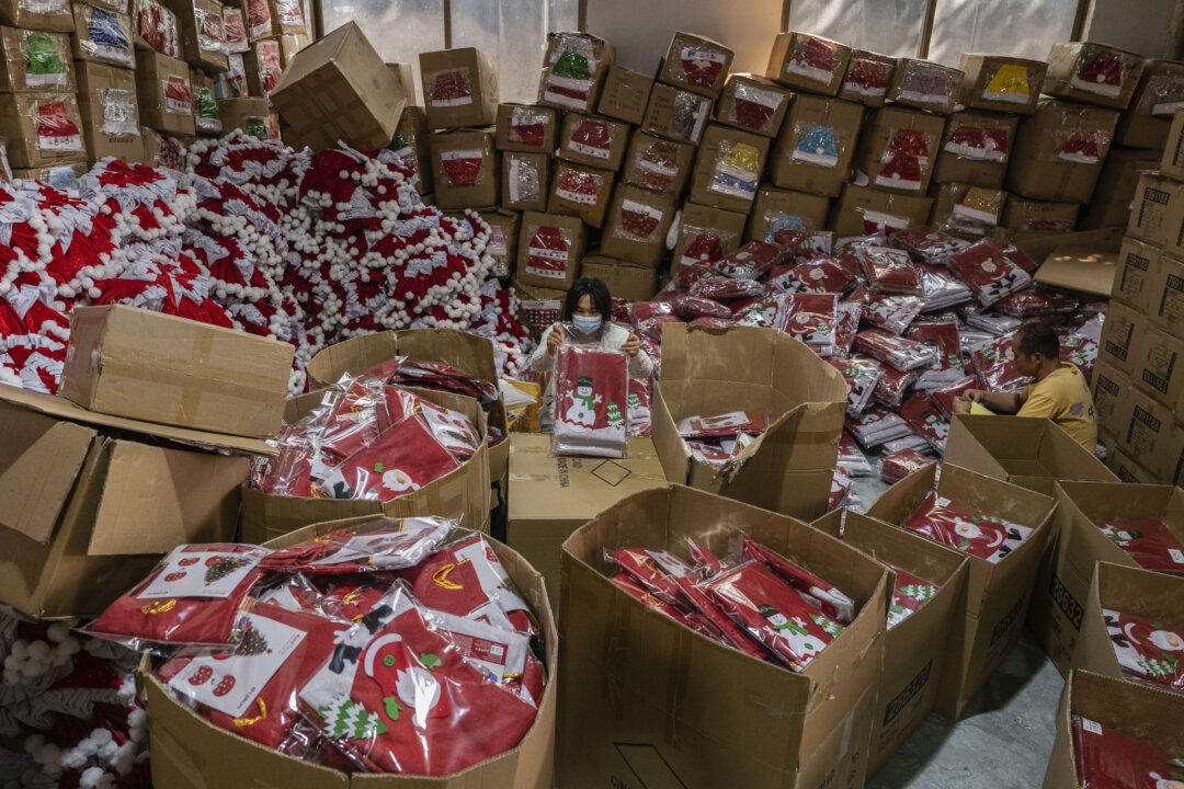 US Tariffs Push China’s Largest Wholesale Market to the Brink