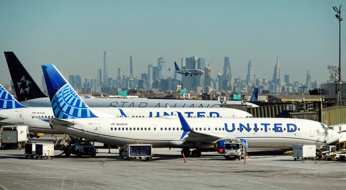 United Airlines planes land and prepare to take off at Newark Liberty International Airport in Newark, N.J., on Jan. 27, 2025. (Fabrizio Bensch/Reuters)