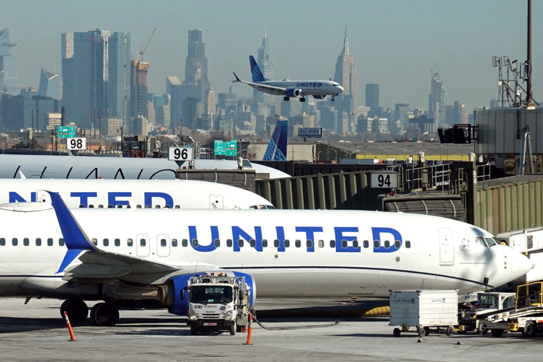 Newark Air Traffic Controllers Lost Contact With Planes, Triggering Widespread Flight Delays and Cancellations