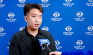 Shen Yun Moves Chinese Audience in Toronto with Timeless Values