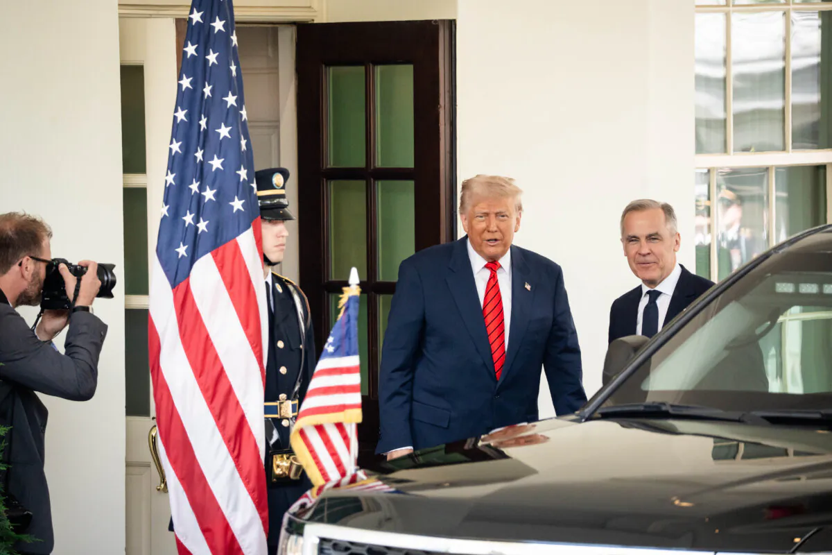 U.S. President Donald Trump greets Canadian Prime Minister Mark Carney at the White House in Washington on May 6, 2025. (Madalina Vasiliu/The Epoch Times)