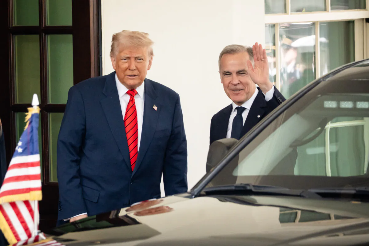U.S. President Donald Trump greets Canadian Prime Minister Mark Carney at the White House in Washington on May 6, 2025. (Madalina Vasiliu/The Epoch Times)