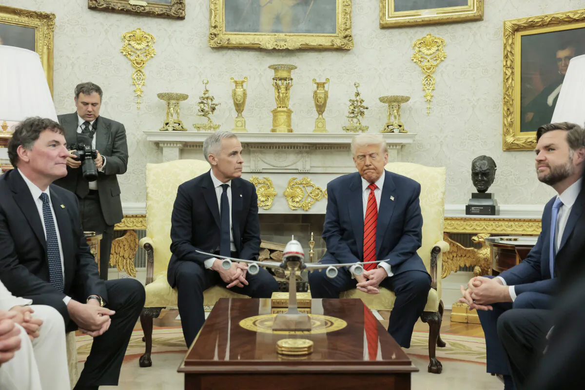 U.S. President Donald Trump and Canadian Prime Minister Mark Carney wait as reporters arrive in the Oval Office at the White House on May 6, 2025. (Anna Moneymaker/Getty Images)