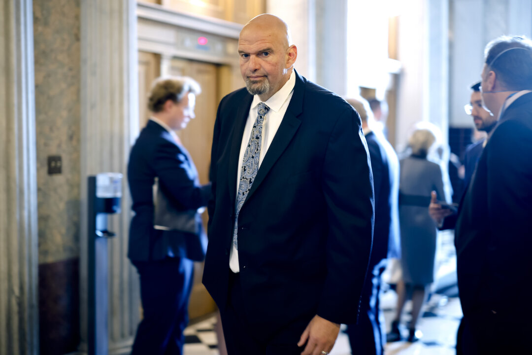 Fetterman Urges Democrats to Reopen Government, Says Shutdown Sends ‘Wrong Message’