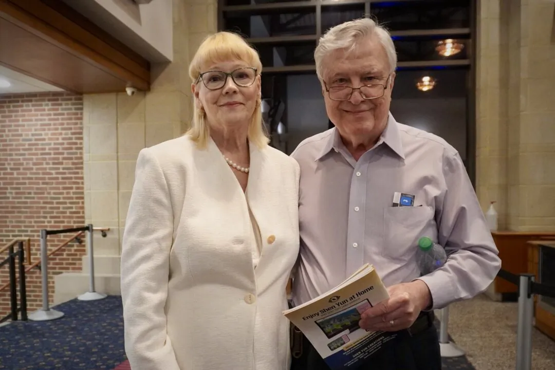 Leslie Kelley and Jerry Kelley at the Shen Yun Performing Arts performance at Spartanburg Memorial Auditorium on May 6, 2025. (Sherry Dong/The Epoch Times)