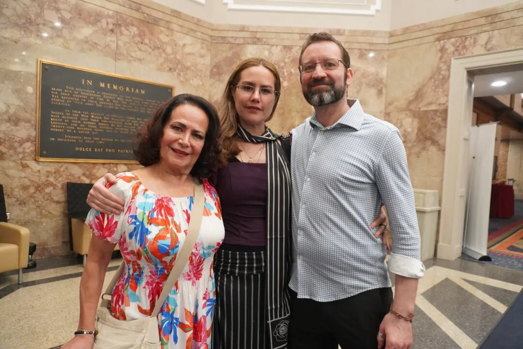 Claudia Nodal, Alejandra, and Simon Campbell at the Shen Yun Performing Arts performance at Spartanburg Memorial Auditorium on May 7, 2025. (Sherry Dong/The Epoch Times)
