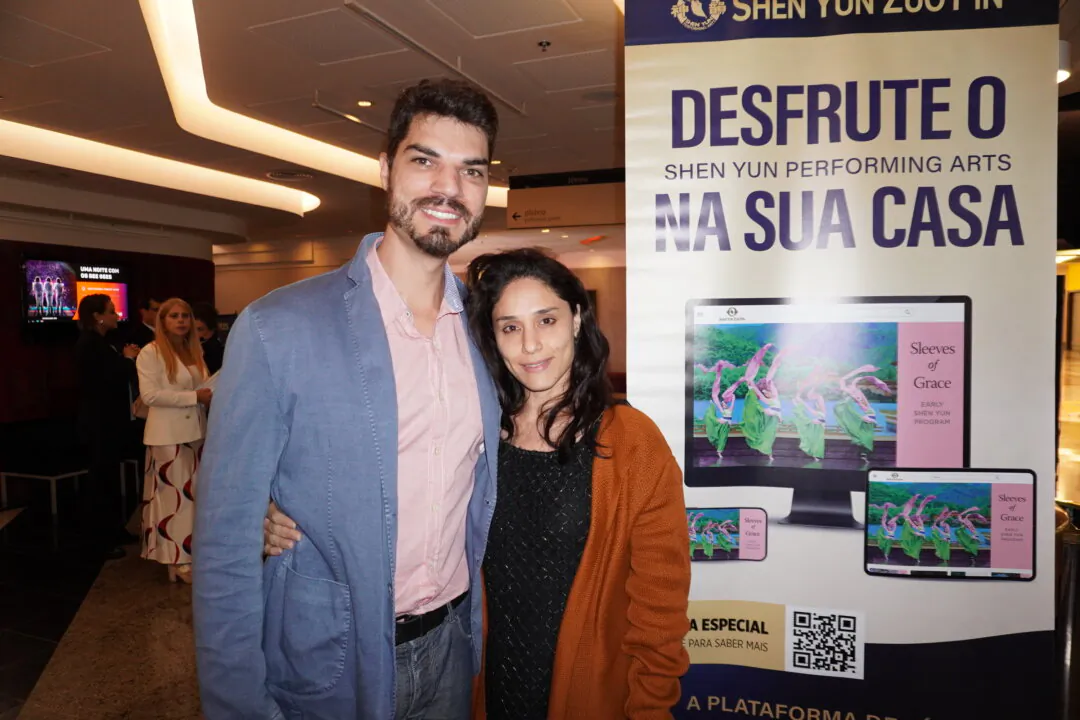 Victor Rizzini Fuchs da Silva and Maila Dias Moura enjoyed Shen Yun's evening performance at the the Bradesco Theater on May 2, 2025. (Lily Yu/The Epoch Times)