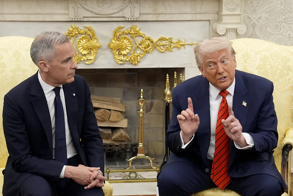 Prime Minister Mark Carney and U.S. President Donald Trump engage in a meeting at the White House in Washington on May 6, 2025. (The Canadian Press/Adrian Wyld) 