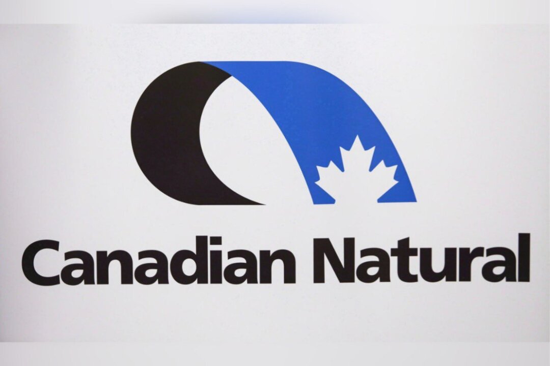 Canadian Natural Defers Oilsands Mine Expansion, Citing Regulatory Uncertainty