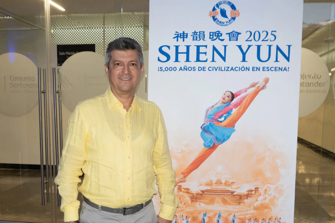 Mario Morales enjoyed Shen Yun's evening performance at the Conjunto Santander Artes Escénicas on May 6, 2025. (Jane Yang/The Epoch Times)