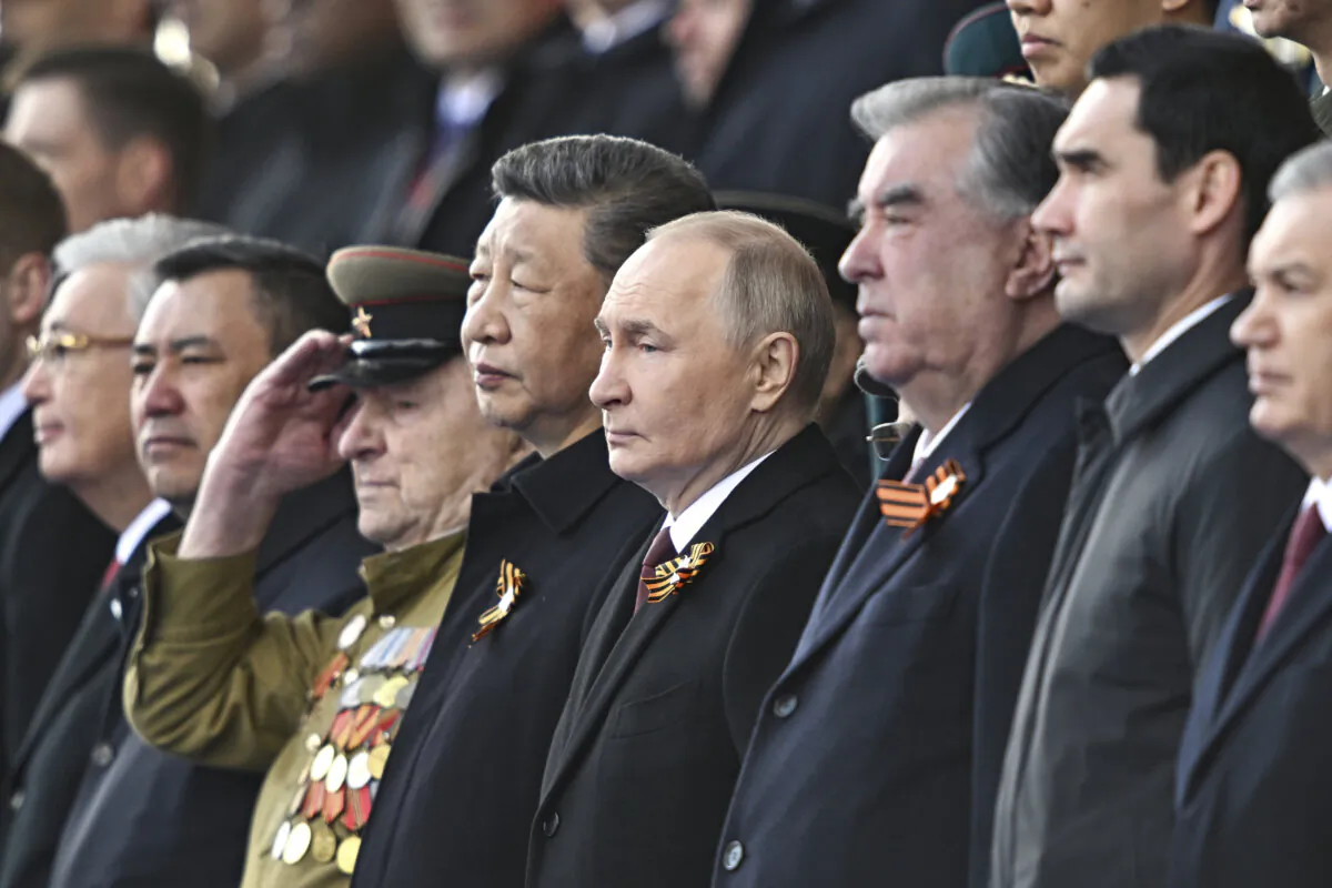 Chinese leader Xi Jinping (4th L) and Russian President Vladimir Putin (5th L) watch the Victory Day military parade with leaders of several former Soviet states, in Moscow, Russia, on May 9, 2025. (Sergei Bobylev/RIA Novosti via AP)