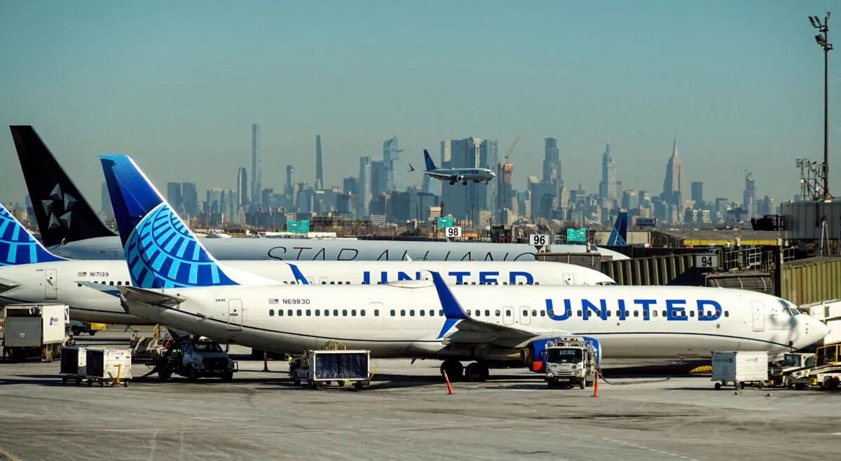 United Airlines planes land and prepare to take off at Newark Liberty International Airport in Newark, N.J., on Jan. 27, 2025. (Fabrizio Bensch/Reuters)