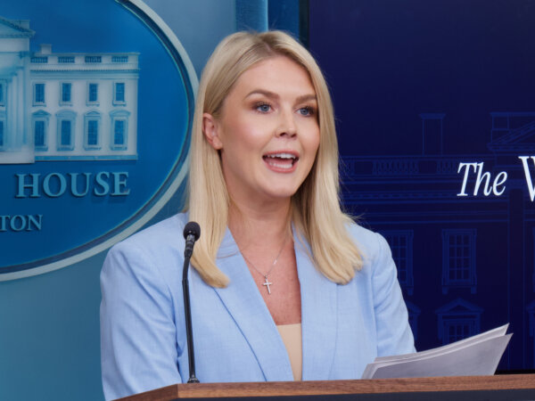 ▶ White House Holds Press Briefing