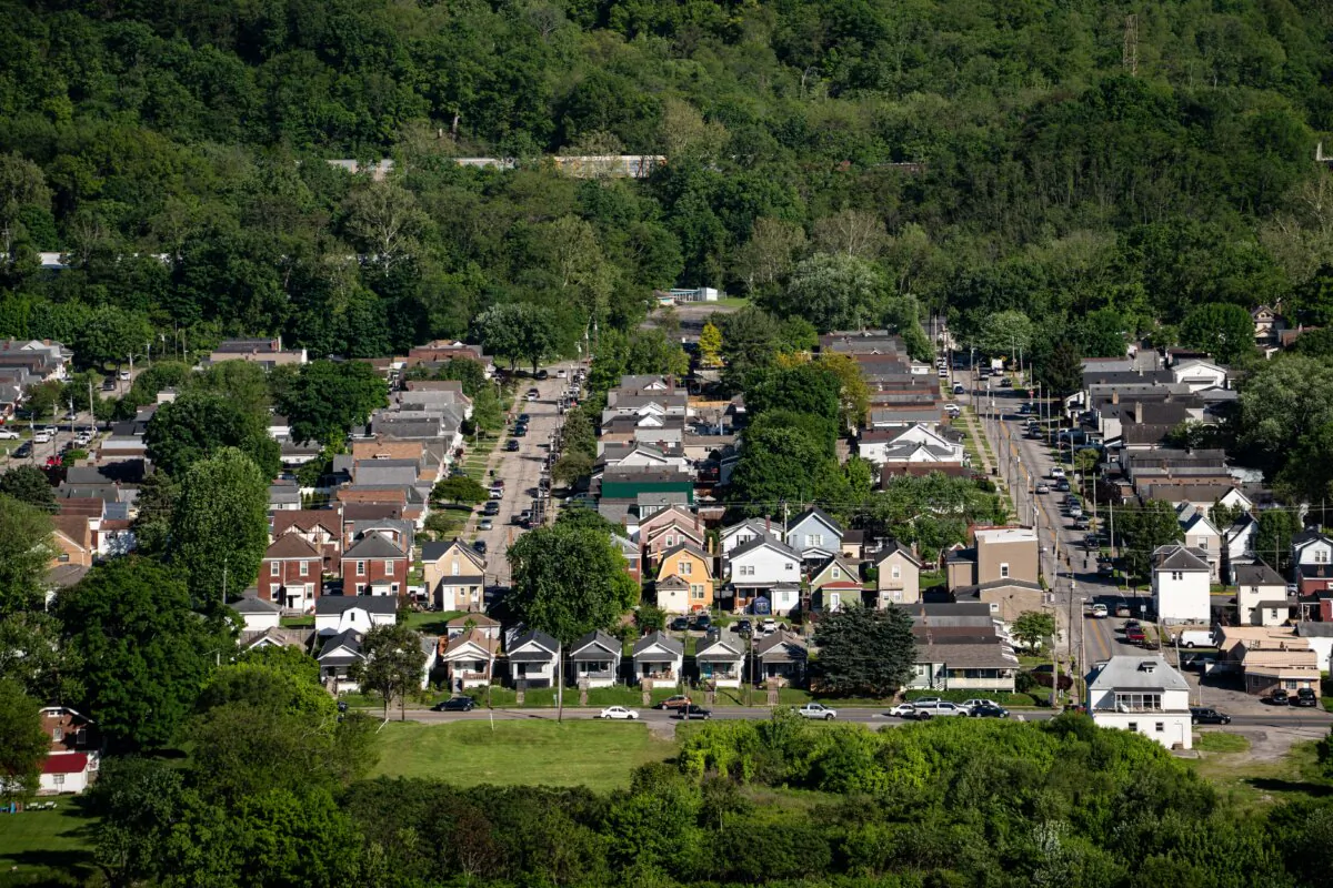 Northern Kentucky homes seen from Cincinnati on May 9, 2025. (Madalina Vasiliu/The Epoch Times)