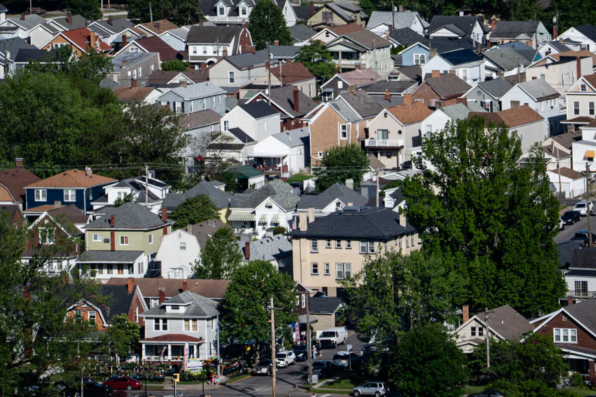 Northern Kentucky homes seen from Cincinnati on May 9, 2025. (Madalina Vasiliu/The Epoch Times)