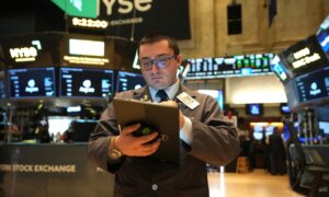 theepochtimes.com - Panos Mourdoukoutas - Market Review: Stocks Retreat on Fed Caution and Trade Uncertainty