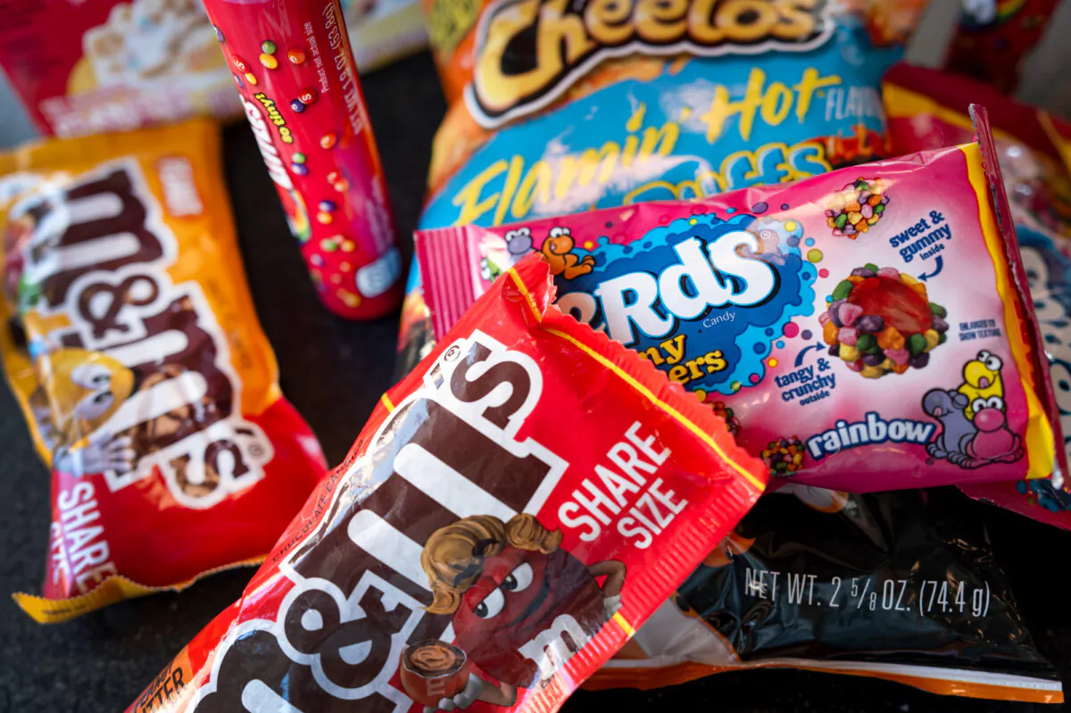 Many packaged snacks contain synthetic food dyes. (Scott Olson/Getty Images)