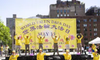 New Yorkers Celebrate World Falun Dafa Day at Manhattan’s Union Square