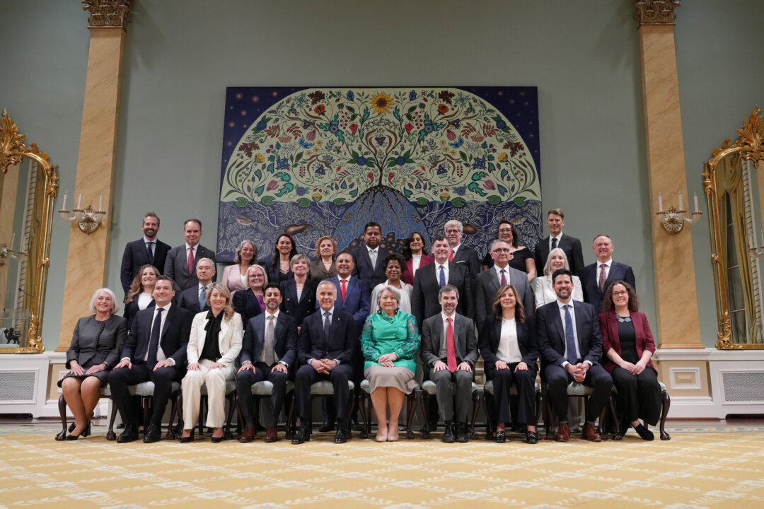 Cover image for Liberal Cabinet to Meet in Quebec City This Week Before House Returns