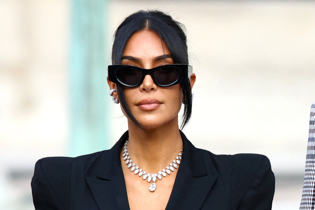 Kim Kardashian Tells Paris Court She Feared for Her Life During 2016 Jewelry Heist thumbnail