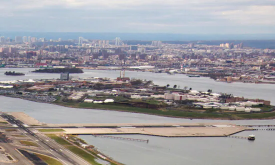 Captain of NYC Prison Guards Indicted for Alleged Extortion, Overtime Fraud