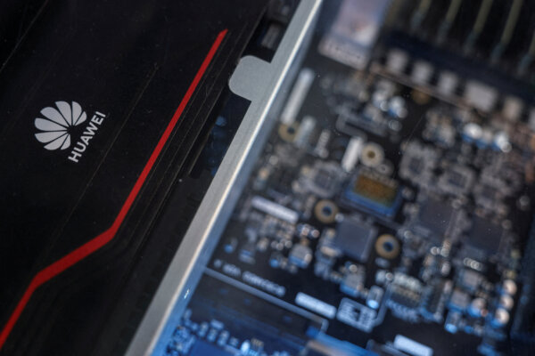 US Issues Huawei Chips Warning, Signaling New AI Diffusion Rule