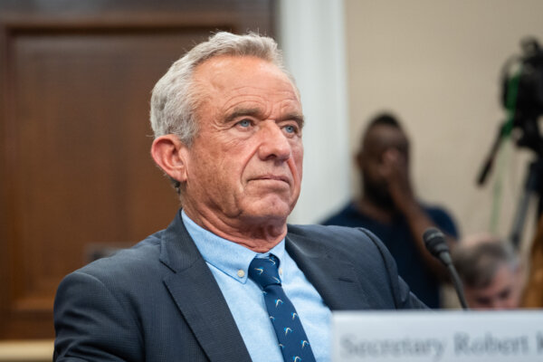 RFK Jr. Says Republican Senator Has a Privilege 