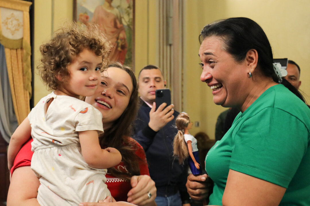 Toddler Separated From Parents in Deportation Case Is Reunited With Mother in Venezuela