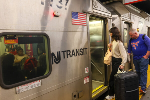 New Jersey Train Engineers Go on Strike, Halting Service in New York City Area