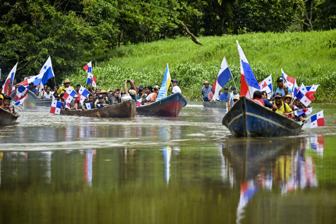 Day in Photos: Protests in Panama, European Political Community Summit, and the Peloton Ride