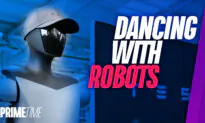Musk Looking Forward to Oodles of Robots in People’s Homes; Both Students and Teachers Faking It With AI | NTD Primetime