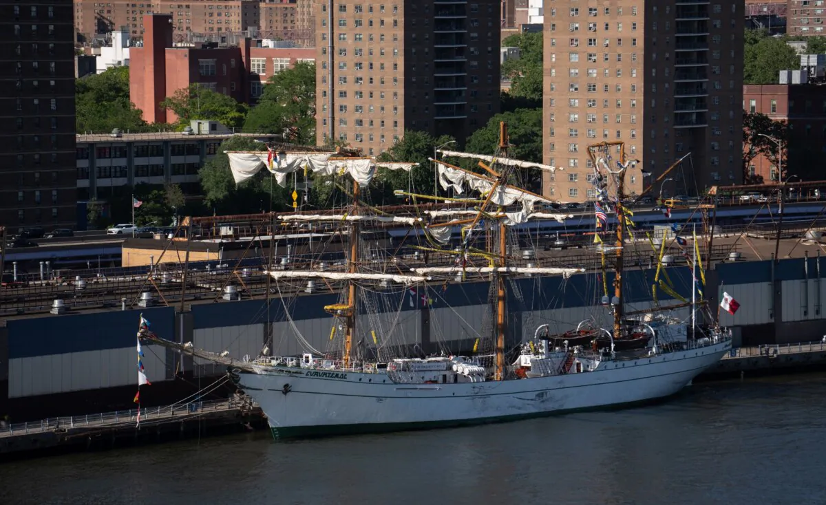 The Mexican Navy training ship that hit the Brooklyn Bridge on May 17 is moored in the East River on the Lower East Side of New York City on May 19, 2025. (Samira Bouaou/The Epoch Times)