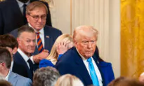 US Stocks Fall After Trump Threatens Tariffs on EU, Apple
