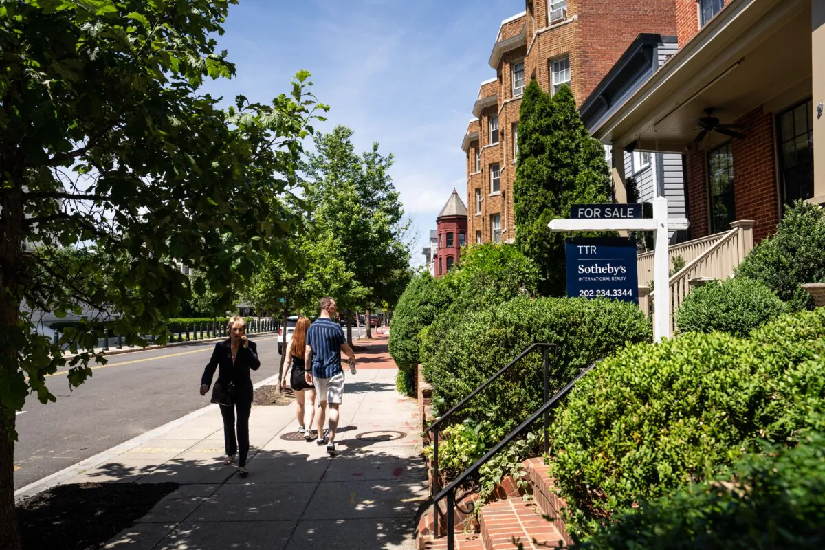 A house for sale in Washington on May 19, 2025. (Madalina Vasiliu/The Epoch Times)