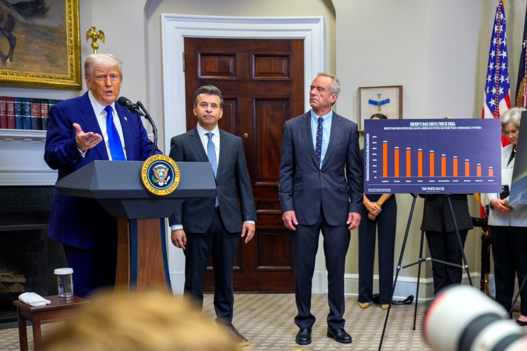 Trump Says He’s Not Replacing FDA Chief Makary