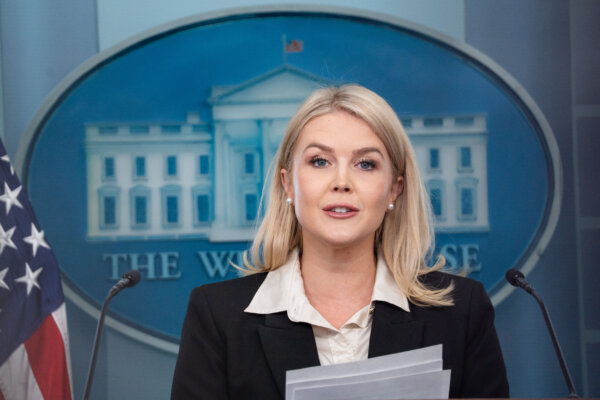 ▶ White House Press Secretary Leavitt Holds Daily Briefing