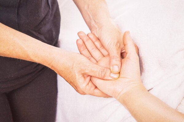 Acupoint Massage and Ancient Medicinal Recipes to Tone the Kidneys