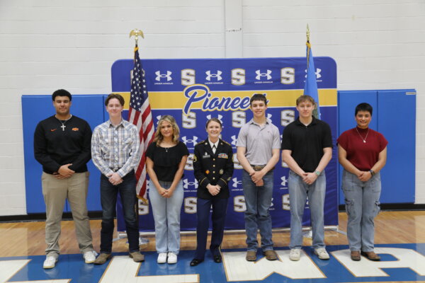 Oklahoma High School Holds Signing Ceremonies Not for Athletes, But for Military Recruits