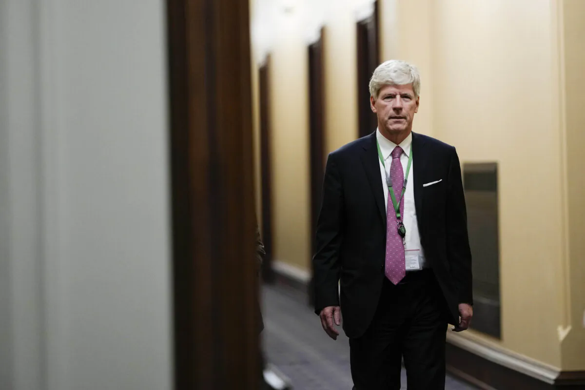 Minister of Energy and Natural Resources Tim Hodgson arrives for a meeting of the federal cabinet in West Block on Parliament Hill in Ottawa on May 14, 2025. (Justin Tang/The Canadian Press)