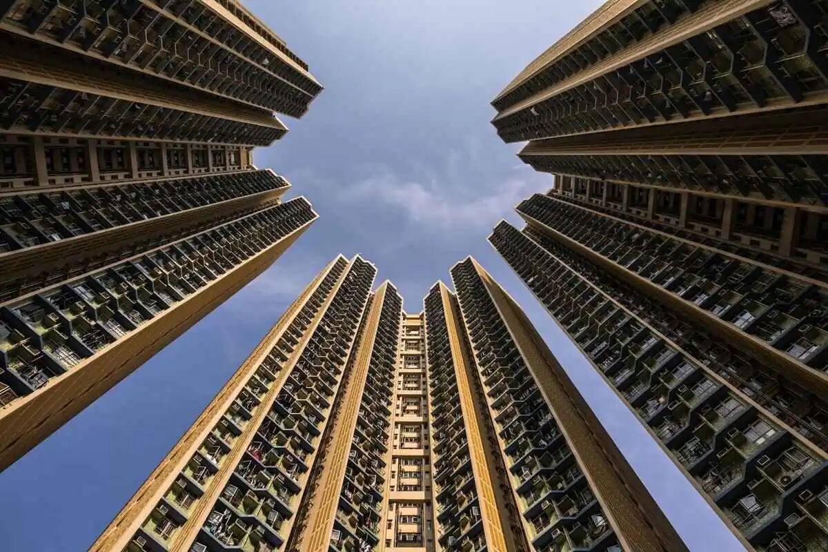 Highrises in Hong Kong. (Dale DE LA REY/AFP)
