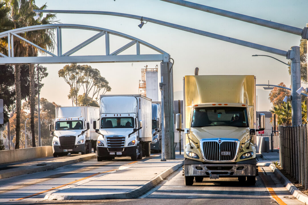NextImg:Trucking Industry Insiders Back Move to Bring Back English Proficiency Checks